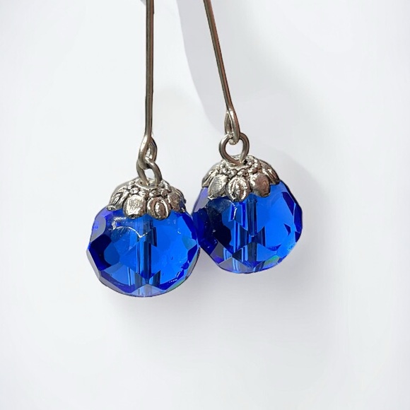 🌺Vintage Silver & Blue Czech Glass Earrings - Picture 2 of 12